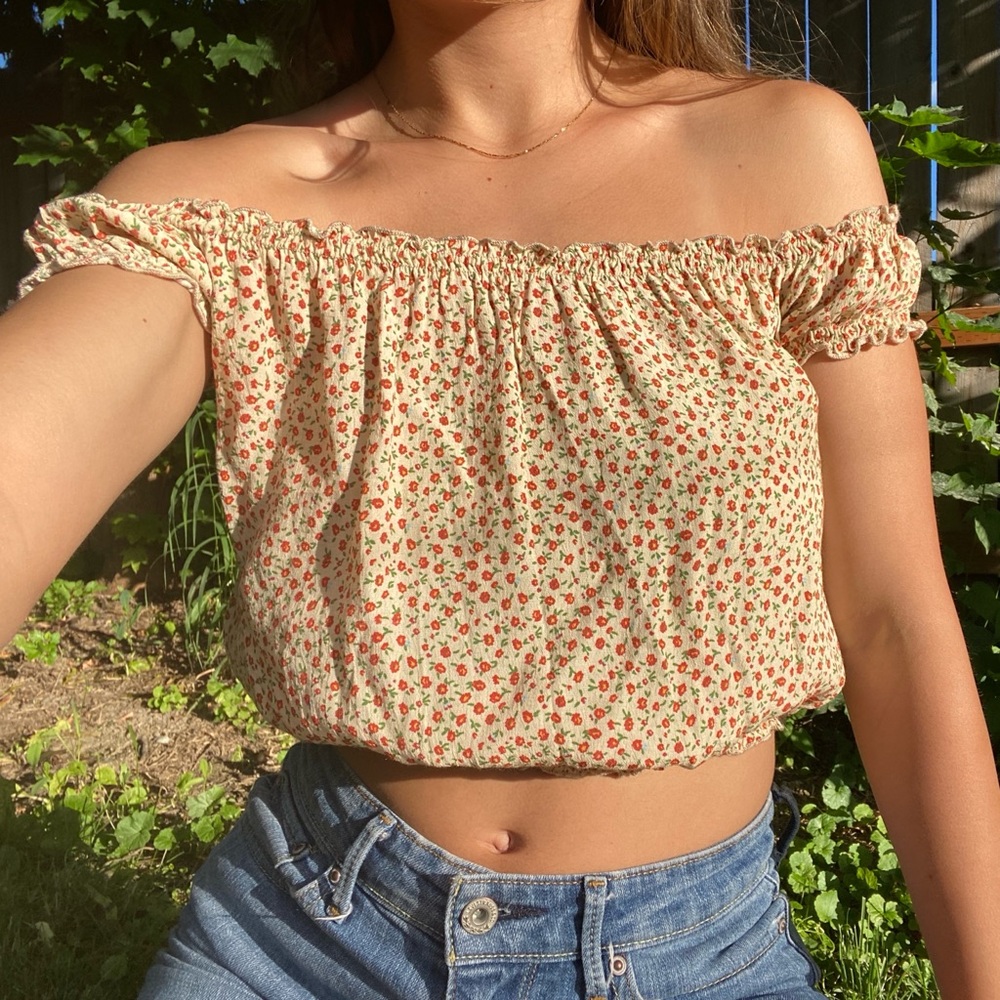 Vintage Brandy Melville Ruffle Crop Top